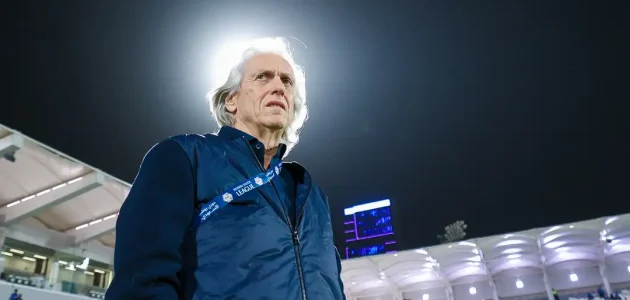 مفاجأة الموسم الهلال في خطر حقيقي .. أنباء عن اتفاق منتخب السعودية مع جورج جيسوس خلفًا لروبرتو مانشيني